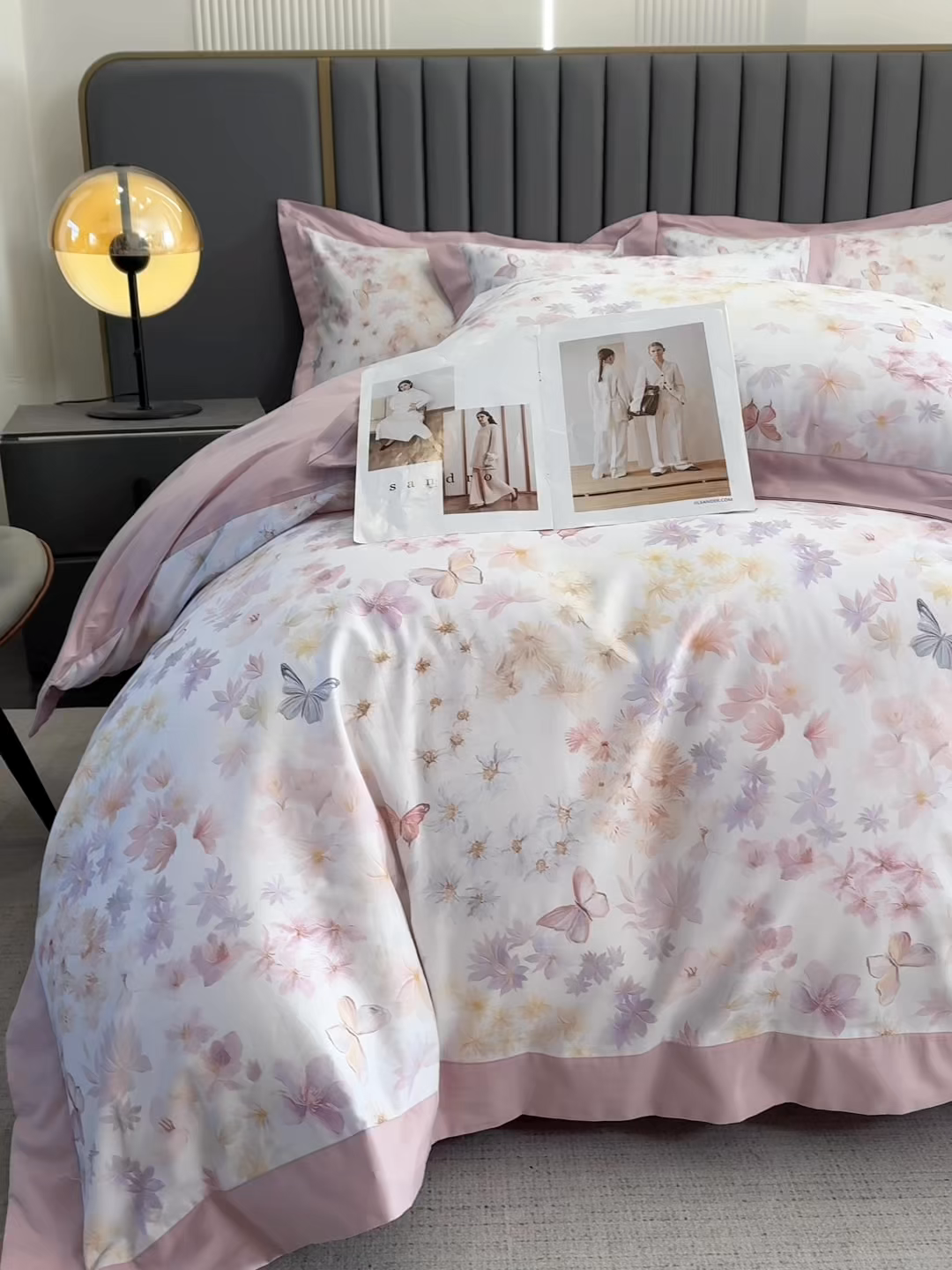 91家纺网 家纺一手货源 找家纺 乐蔻家纺 2026新款宽边数码精梳长绒棉纯棉四件套 蝶影入怀 粉