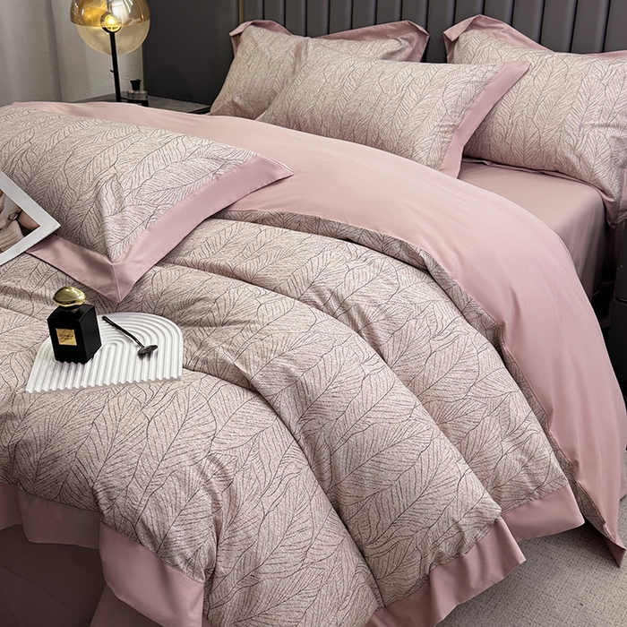 91家纺网 家纺一手货源 找家纺 乐蔻家纺 2026新款宽边数码精梳长绒棉纯棉四件套 落叶飘飘  红