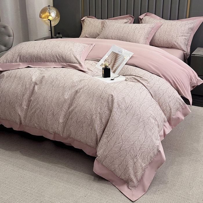 91家纺网 家纺一手货源 找家纺 乐蔻家纺 2026新款宽边数码精梳长绒棉纯棉四件套 落叶飘飘  红