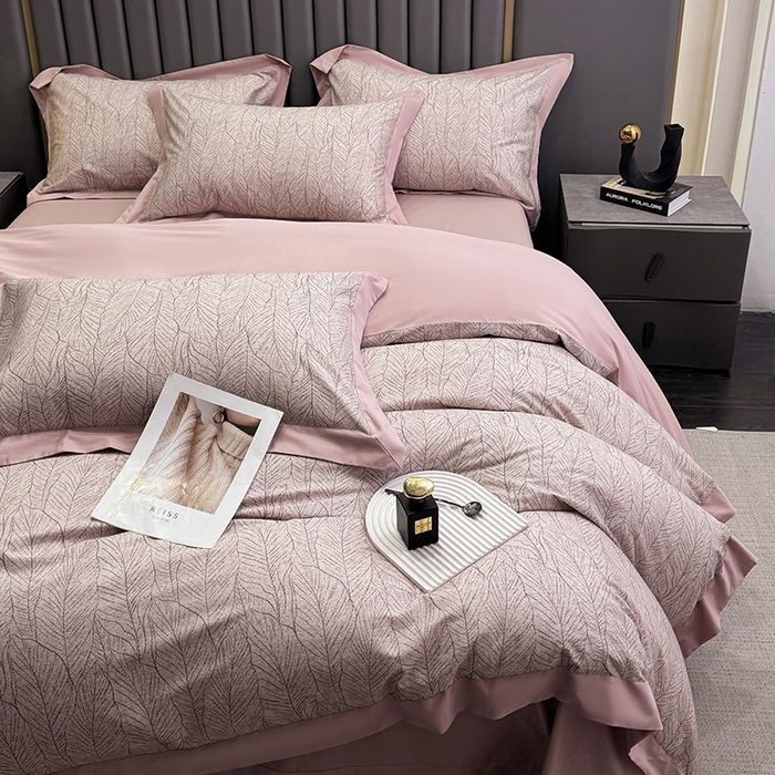 91家纺网 家纺一手货源 找家纺 乐蔻家纺 2026新款宽边数码精梳长绒棉纯棉四件套 落叶飘飘  红