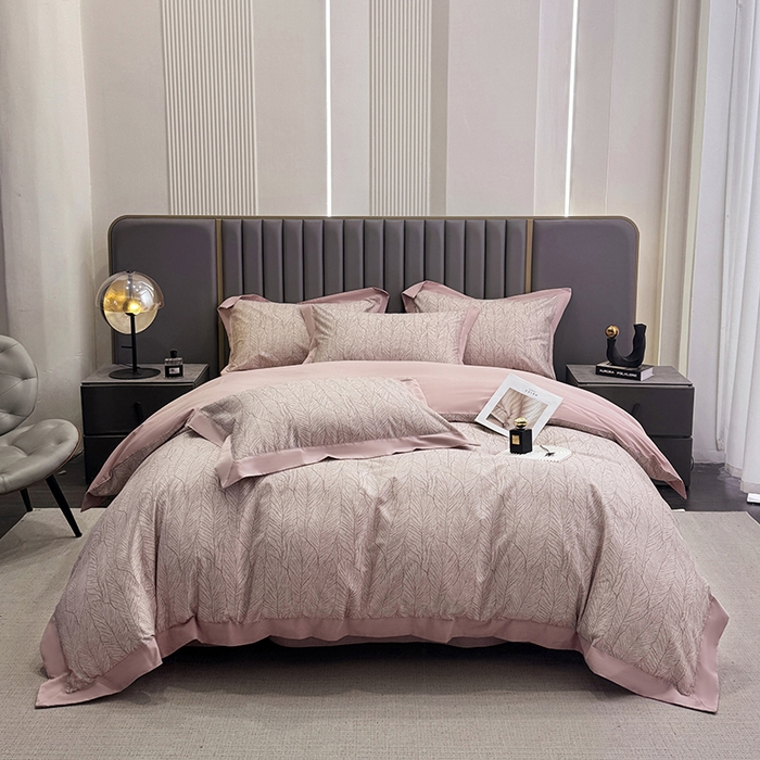 91家纺网 家纺一手货源 找家纺 乐蔻家纺 2026新款宽边数码精梳长绒棉纯棉四件套 落叶飘飘  红