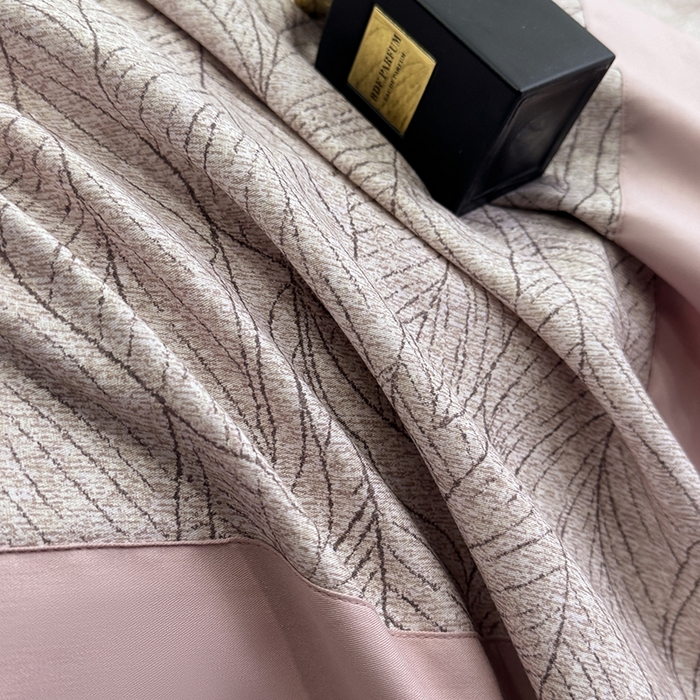 91家纺网 家纺一手货源 找家纺 乐蔻家纺 2026新款宽边数码精梳长绒棉纯棉四件套 落叶飘飘  红