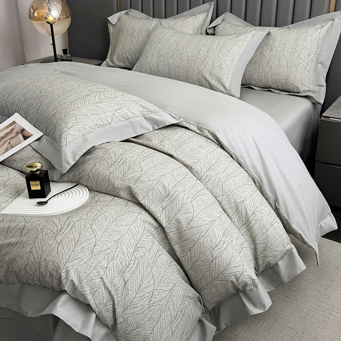 91家纺网 家纺一手货源 找家纺 乐蔻家纺 2026新款宽边数码精梳长绒棉纯棉四件套 落叶飘飘  绿