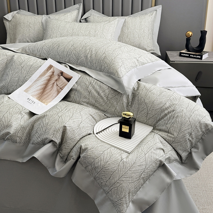 91家纺网 家纺一手货源 找家纺 乐蔻家纺 2026新款宽边数码精梳长绒棉纯棉四件套 落叶飘飘  绿