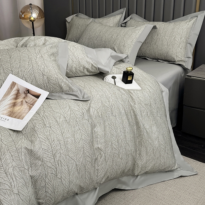 91家纺网 家纺一手货源 找家纺 乐蔻家纺 2026新款宽边数码精梳长绒棉纯棉四件套 落叶飘飘  绿