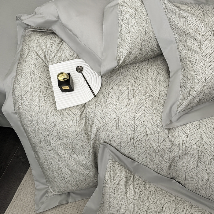 91家纺网 家纺一手货源 找家纺 乐蔻家纺 2026新款宽边数码精梳长绒棉纯棉四件套 落叶飘飘  绿