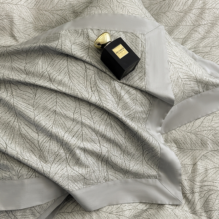 91家纺网 家纺一手货源 找家纺 乐蔻家纺 2026新款宽边数码精梳长绒棉纯棉四件套 落叶飘飘  绿