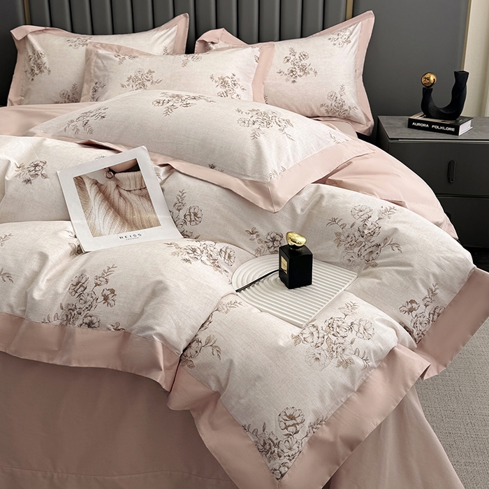 91家纺网 家纺一手货源 找家纺 乐蔻家纺 2026新款宽边数码精梳长绒棉纯棉四件套 舒言 粉