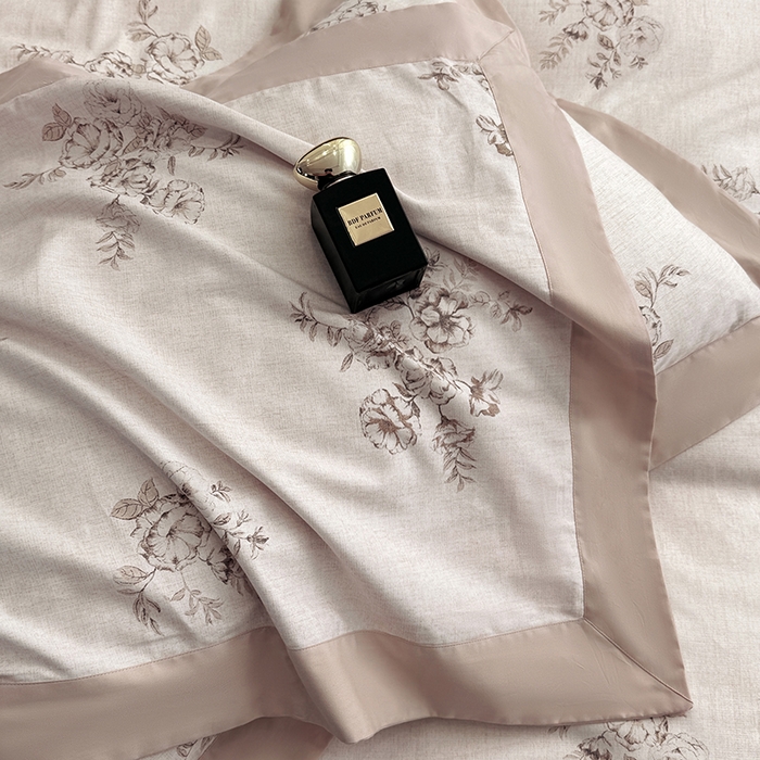 91家纺网 家纺一手货源 找家纺 乐蔻家纺 2026新款宽边数码精梳长绒棉纯棉四件套 舒言 粉