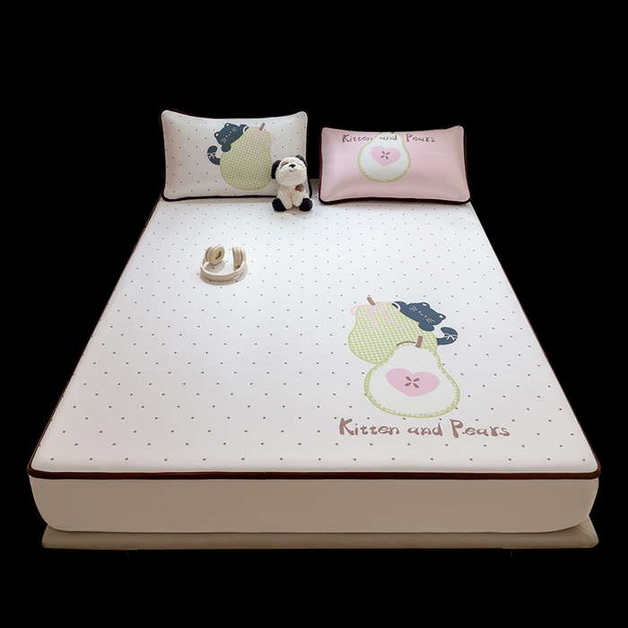 91家纺网 家纺一手货源 找家纺 丝羽坊 2026新款ins设计师原创大版小清新卡通冰皮复合软凉席  梨猫记-平铺款