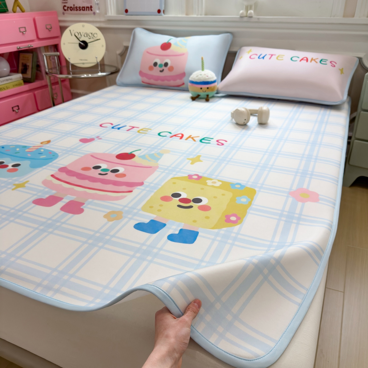 91家纺网 家纺一手货源 找家纺 丝羽坊 2026新款ins设计师原创大版小清新卡通冰皮复合软凉席  甜趣屋-平铺款