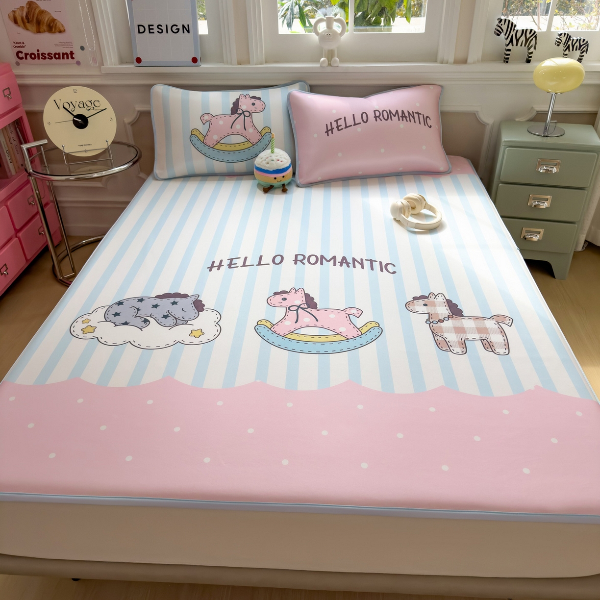 91家纺网 家纺一手货源 找家纺 丝羽坊 2026新款ins设计师原创大版小清新卡通冰皮复合软凉席  浪漫木马-平铺款