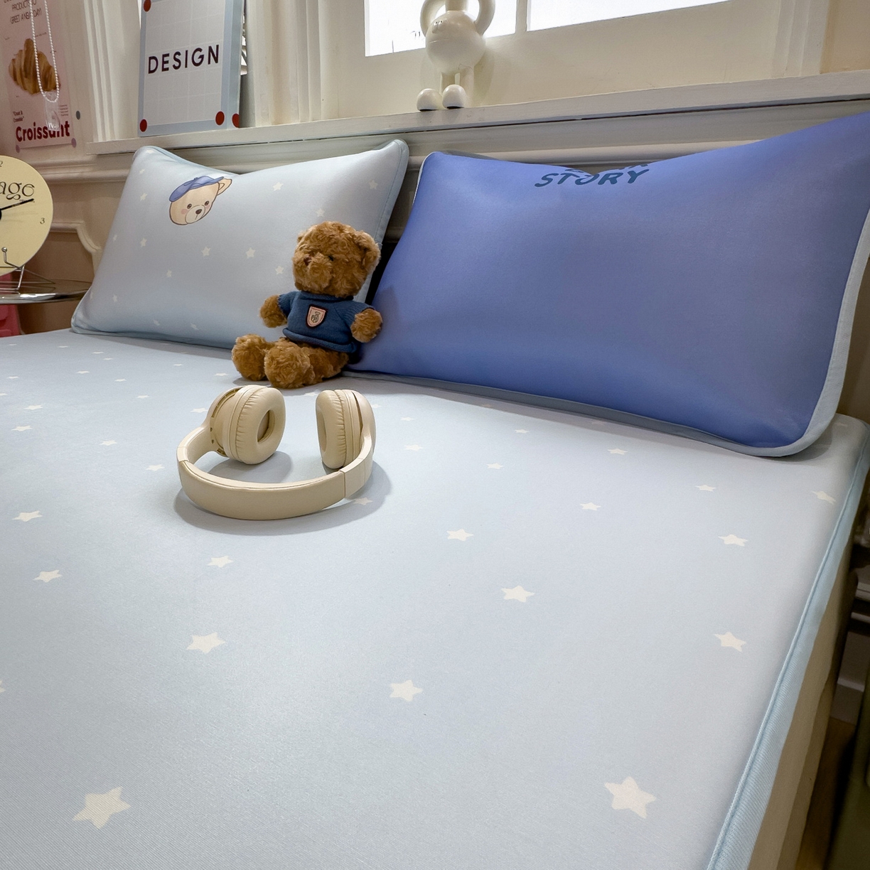 91家纺网 家纺一手货源 找家纺 丝羽坊 2026新款ins设计师原创大版小清新卡通冰皮复合软凉席  英伦熊-平铺款