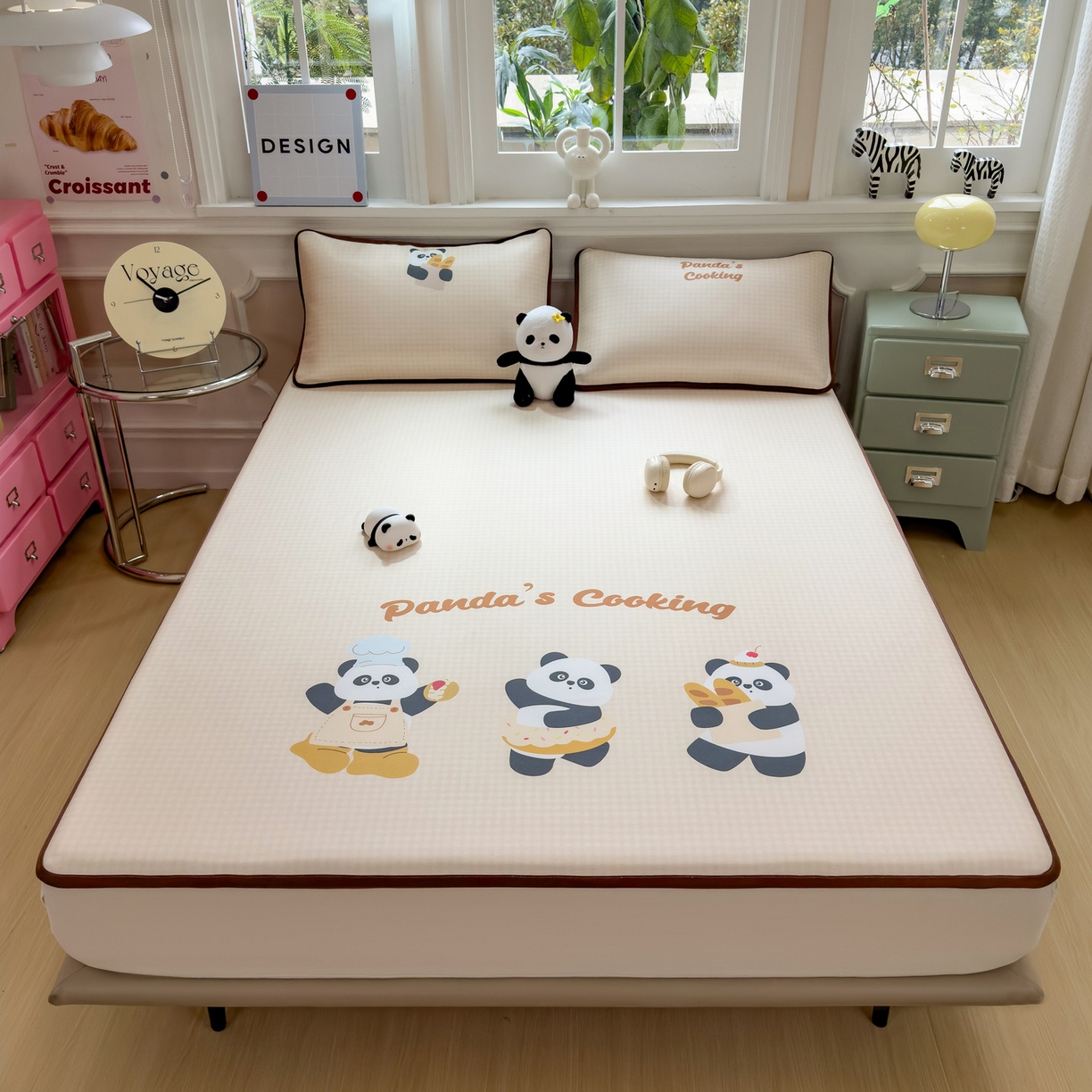 91家纺网 家纺一手货源 找家纺 丝羽坊 2026新款ins设计师原创大版小清新卡通冰皮复合软凉席  熊猫时光-平铺款