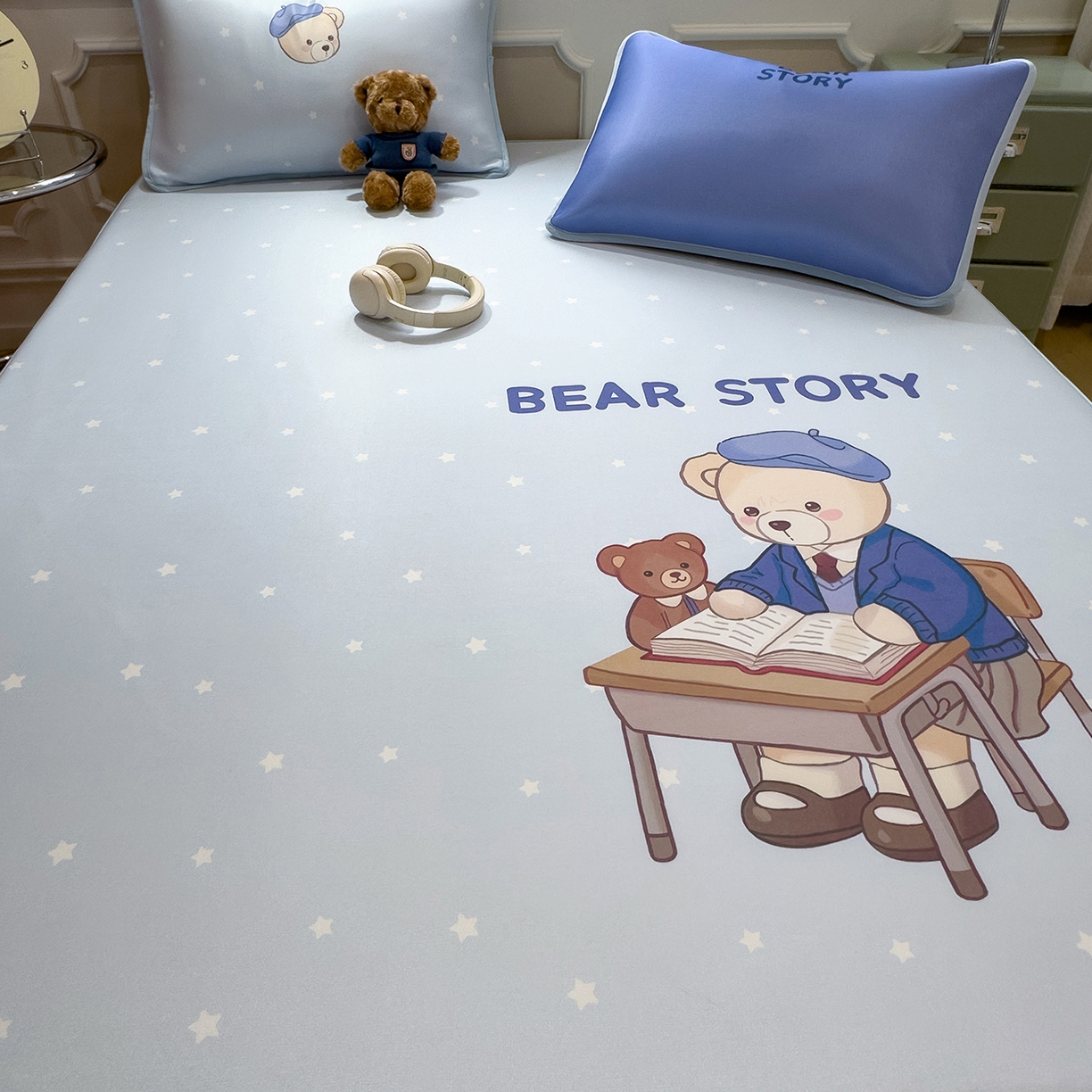 91家纺网 家纺一手货源 找家纺 丝羽坊 2026新款ins设计师原创大版小清新卡通冰皮复合软凉席  英伦熊-平铺款