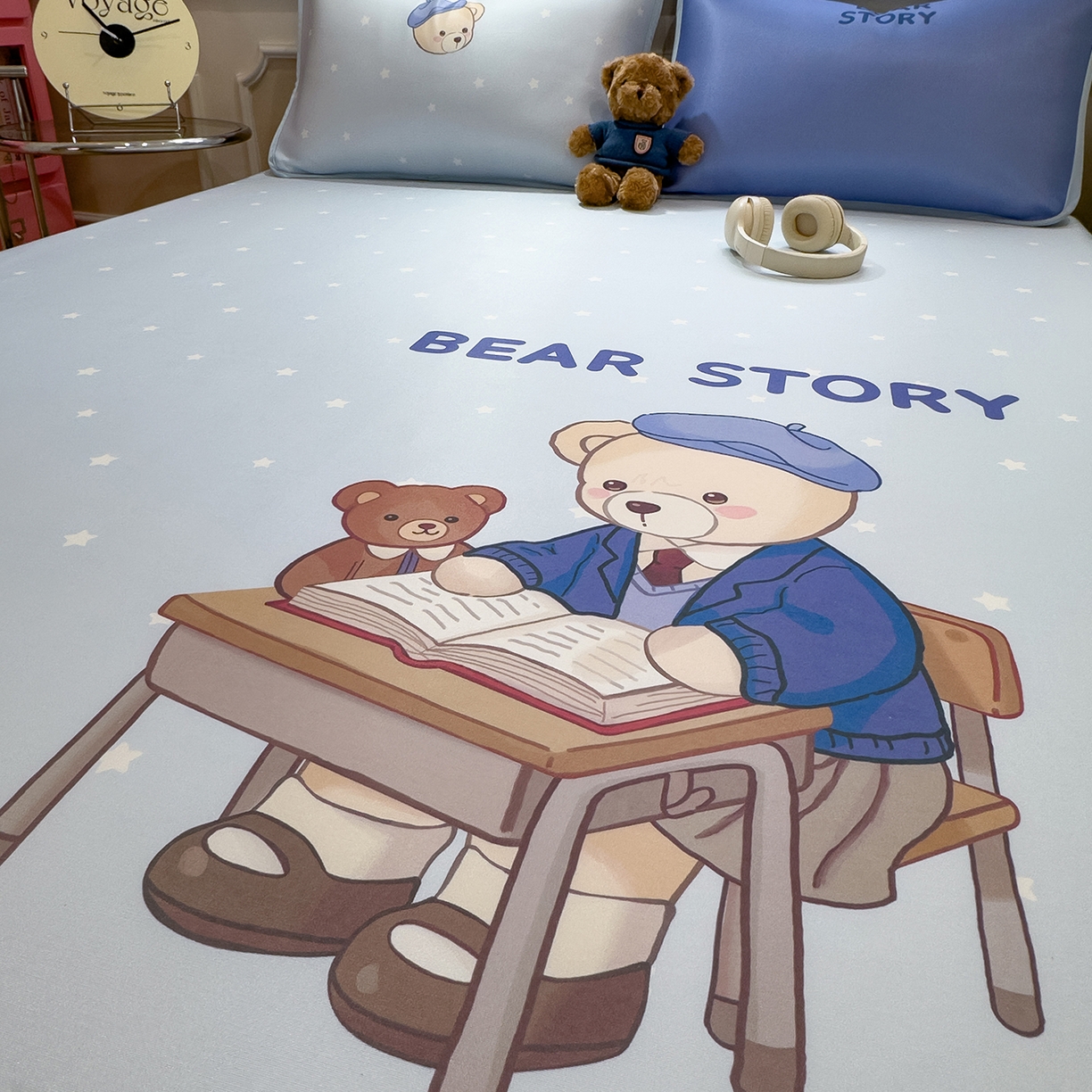 91家纺网 家纺一手货源 找家纺 丝羽坊 2026新款ins设计师原创大版小清新卡通冰皮复合软凉席  英伦熊-平铺款