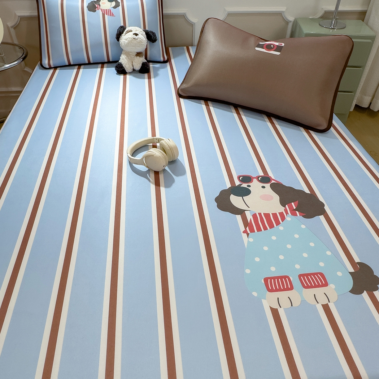 91家纺网 家纺一手货源 找家纺 丝羽坊 2026新款ins设计师原创大版小清新卡通冰皮复合软凉席  汪星日记-平铺款