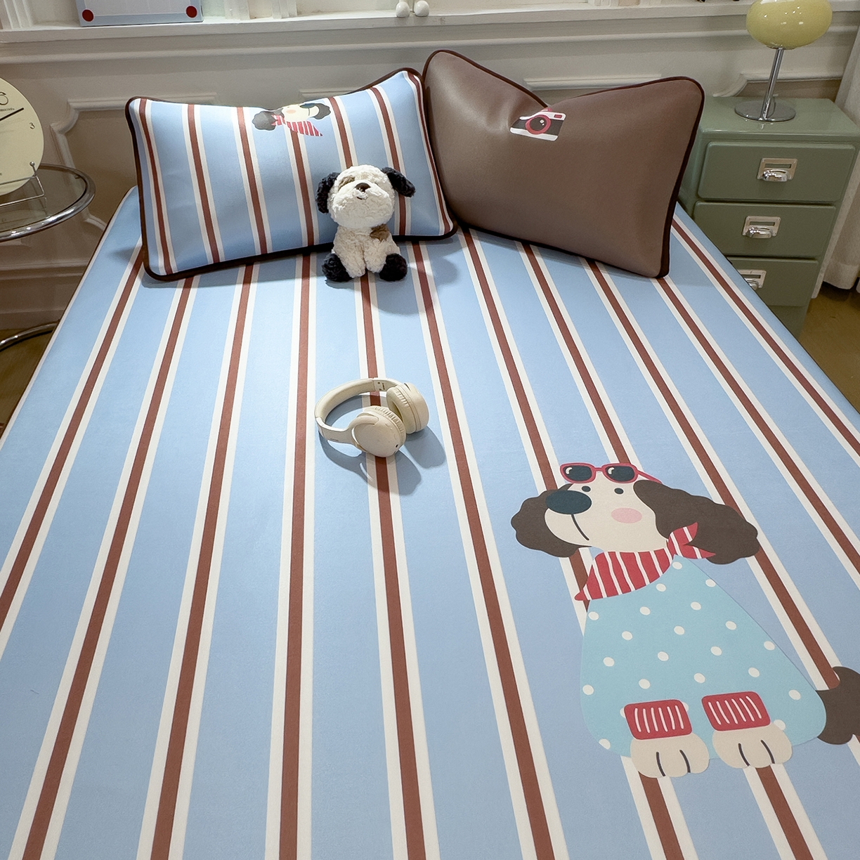 91家纺网 家纺一手货源 找家纺 丝羽坊 2026新款ins设计师原创大版小清新卡通冰皮复合软凉席  汪星日记-平铺款