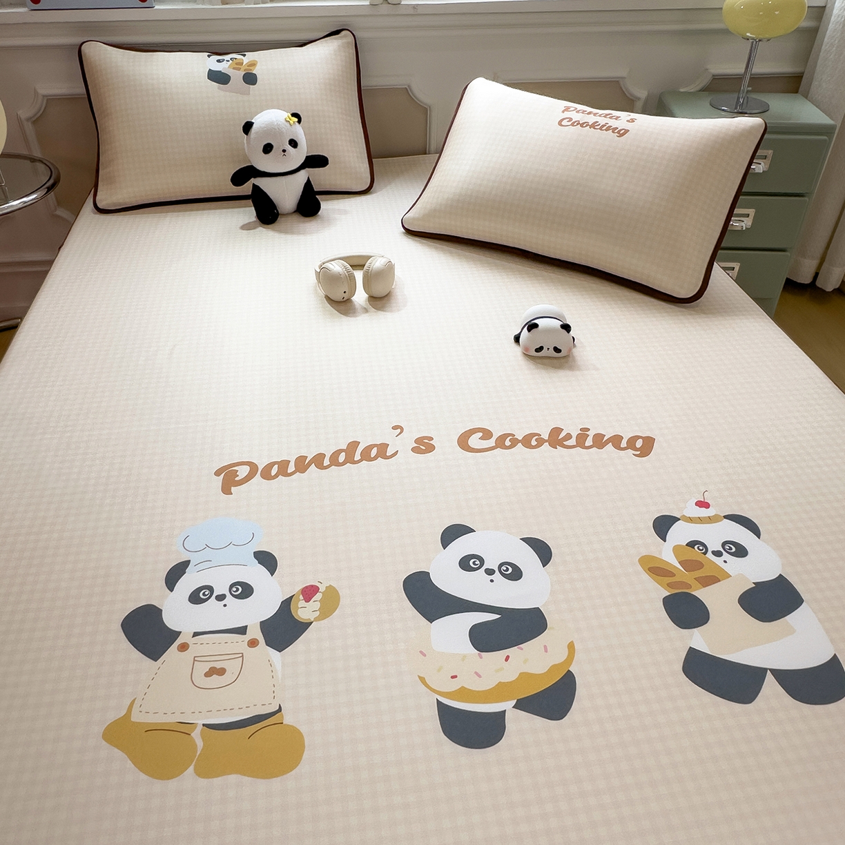 91家纺网 家纺一手货源 找家纺 丝羽坊 2026新款ins设计师原创大版小清新卡通冰皮复合软凉席  熊猫时光-平铺款