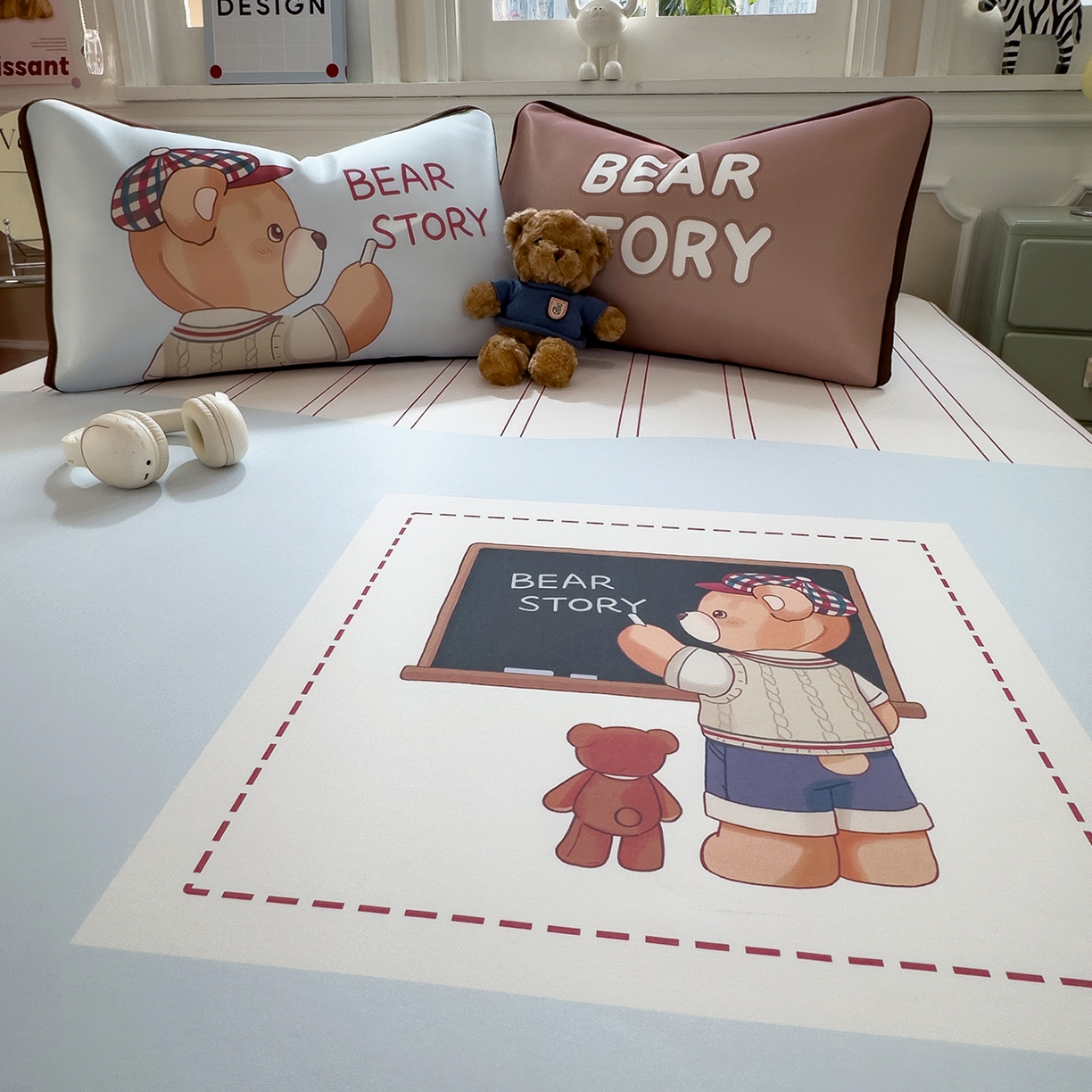 91家纺网 家纺一手货源 找家纺 丝羽坊 2026新款ins设计师原创大版小清新卡通冰皮复合软凉席  熊的故事-平铺款