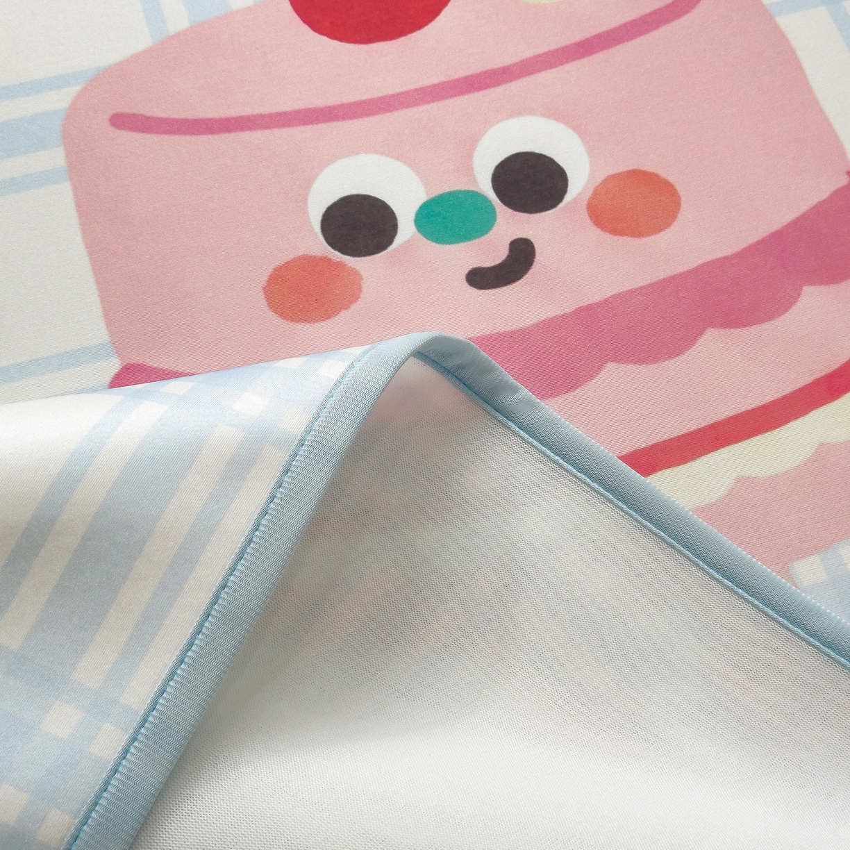 91家纺网 家纺一手货源 找家纺 丝羽坊 2026新款ins设计师原创大版小清新卡通冰皮复合软凉席  甜趣屋-平铺款