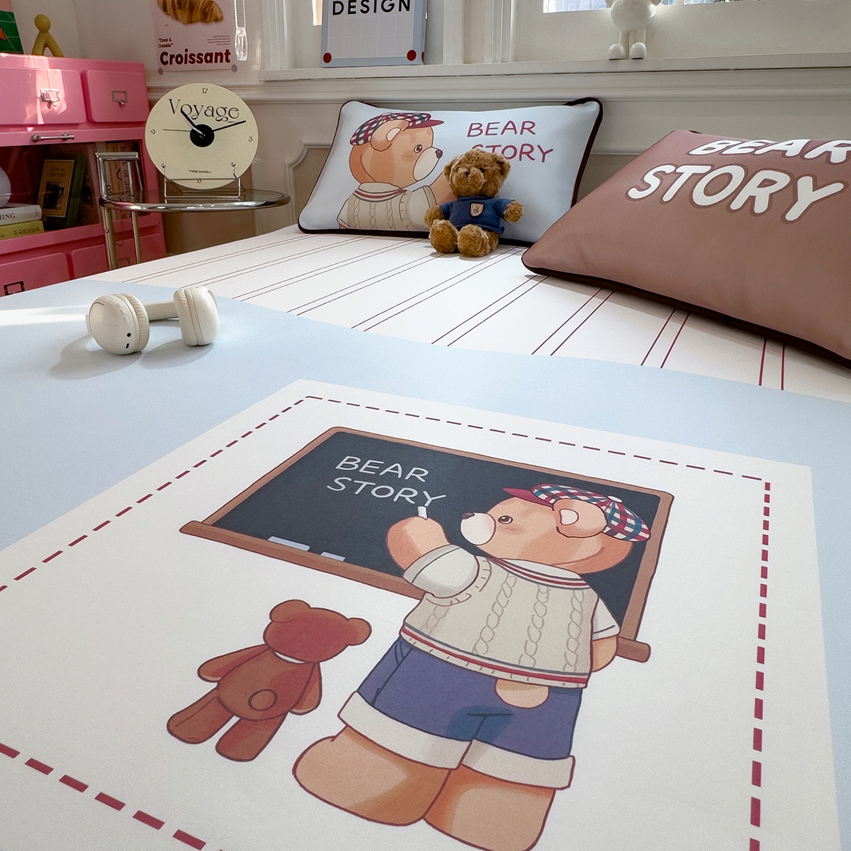 91家纺网 家纺一手货源 找家纺 丝羽坊 2026新款ins设计师原创大版小清新卡通冰皮复合软凉席  熊的故事-平铺款