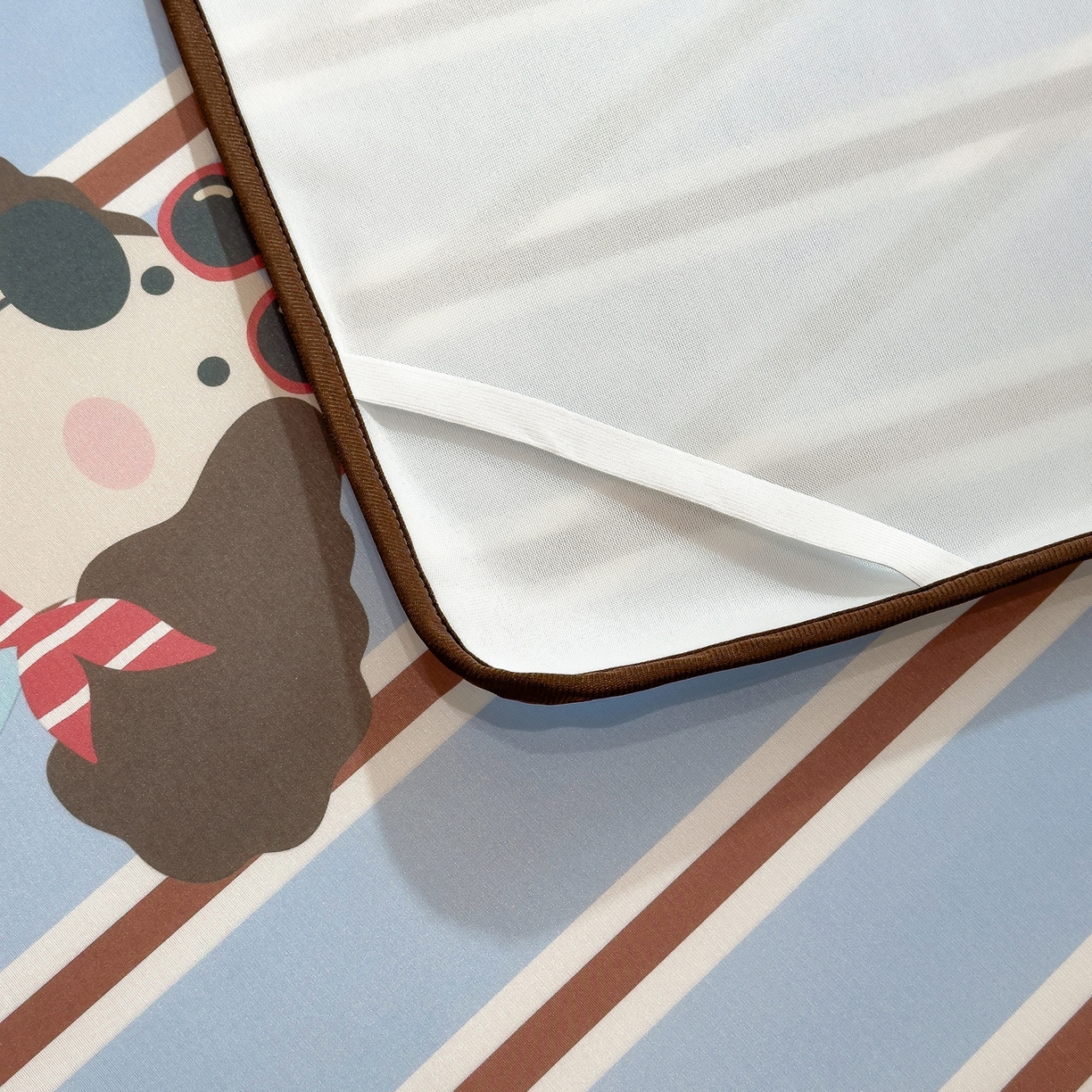 91家纺网 家纺一手货源 找家纺 丝羽坊 2026新款ins设计师原创大版小清新卡通冰皮复合软凉席  汪星日记-平铺款