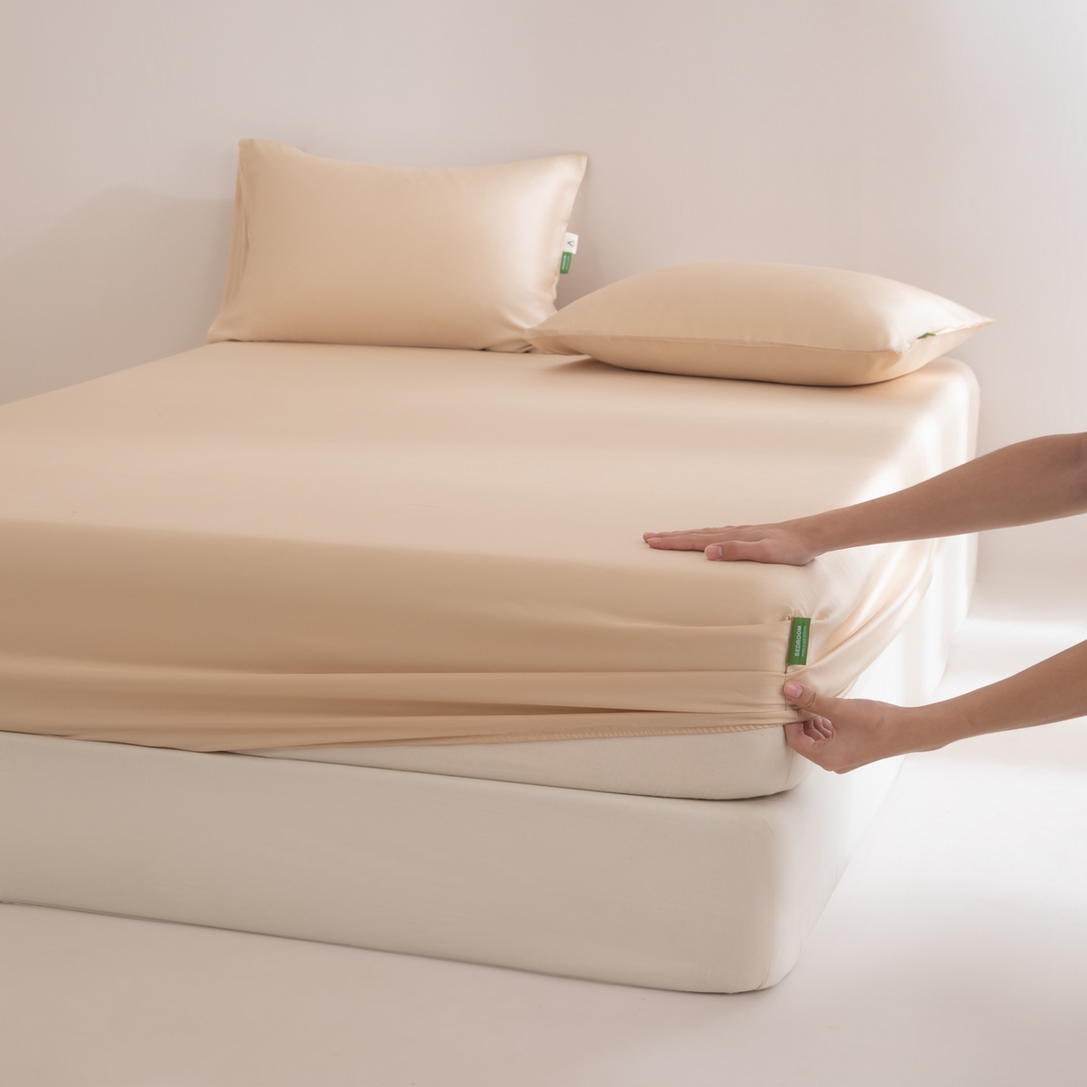 91家纺网 家纺一手货源 找家纺 （总）眠博士 2026新款60S天丝莱赛尔纯色床笠-场景一