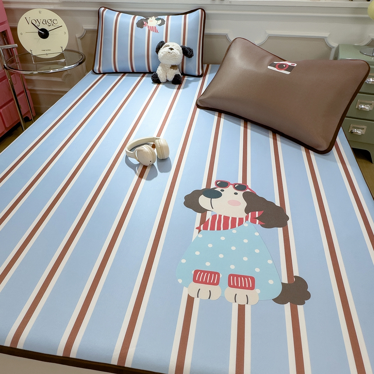 91家纺网 家纺一手货源 找家纺 丝羽坊 2026新款ins设计师原创大版小清新卡通冰皮复合软凉席  汪星日记-平铺款