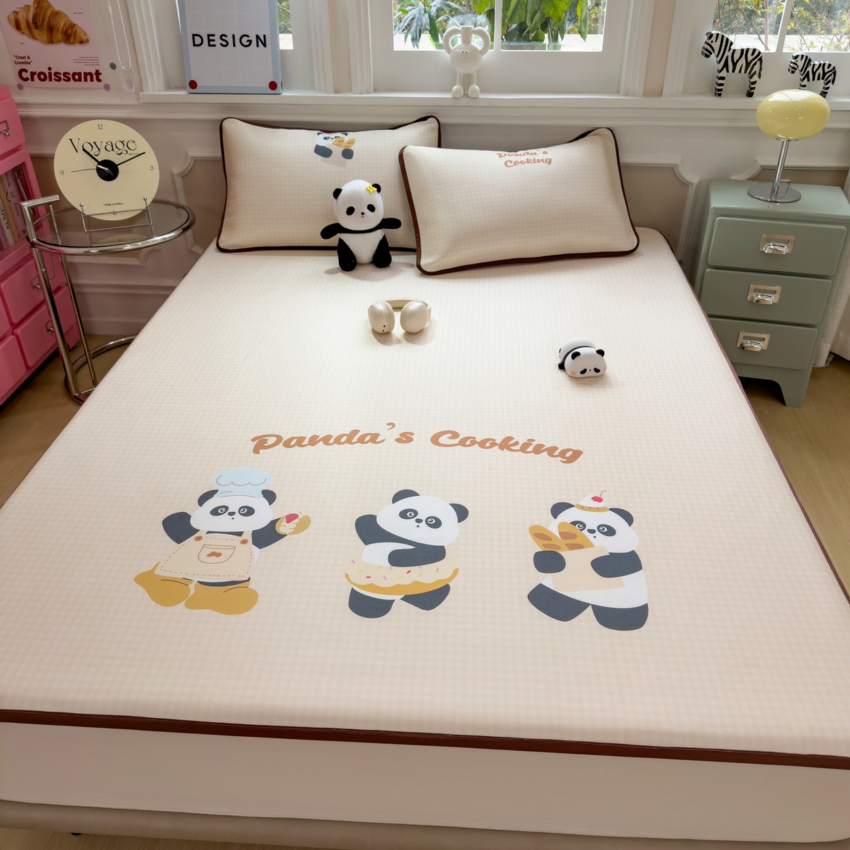 91家纺网 家纺一手货源 找家纺 丝羽坊 2026新款ins设计师原创大版小清新卡通冰皮复合软凉席  熊猫时光-平铺款