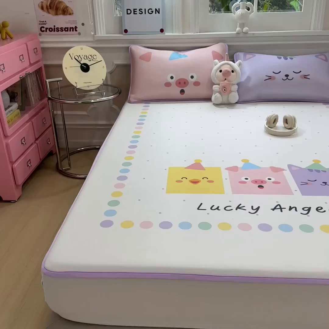 91家纺网 家纺一手货源 找家纺 丝羽坊 2026新款ins设计师原创大版小清新卡通冰皮复合软凉席  幸运派-平铺款