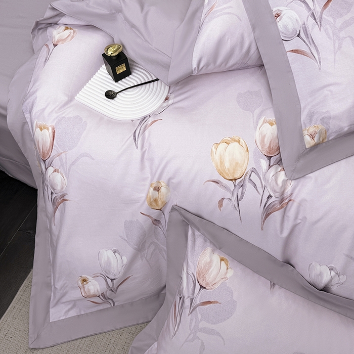 91家纺网 家纺一手货源 找家纺 乐蔻家纺 2026新款宽边数码精梳长绒棉纯棉四件套 闲趣 紫