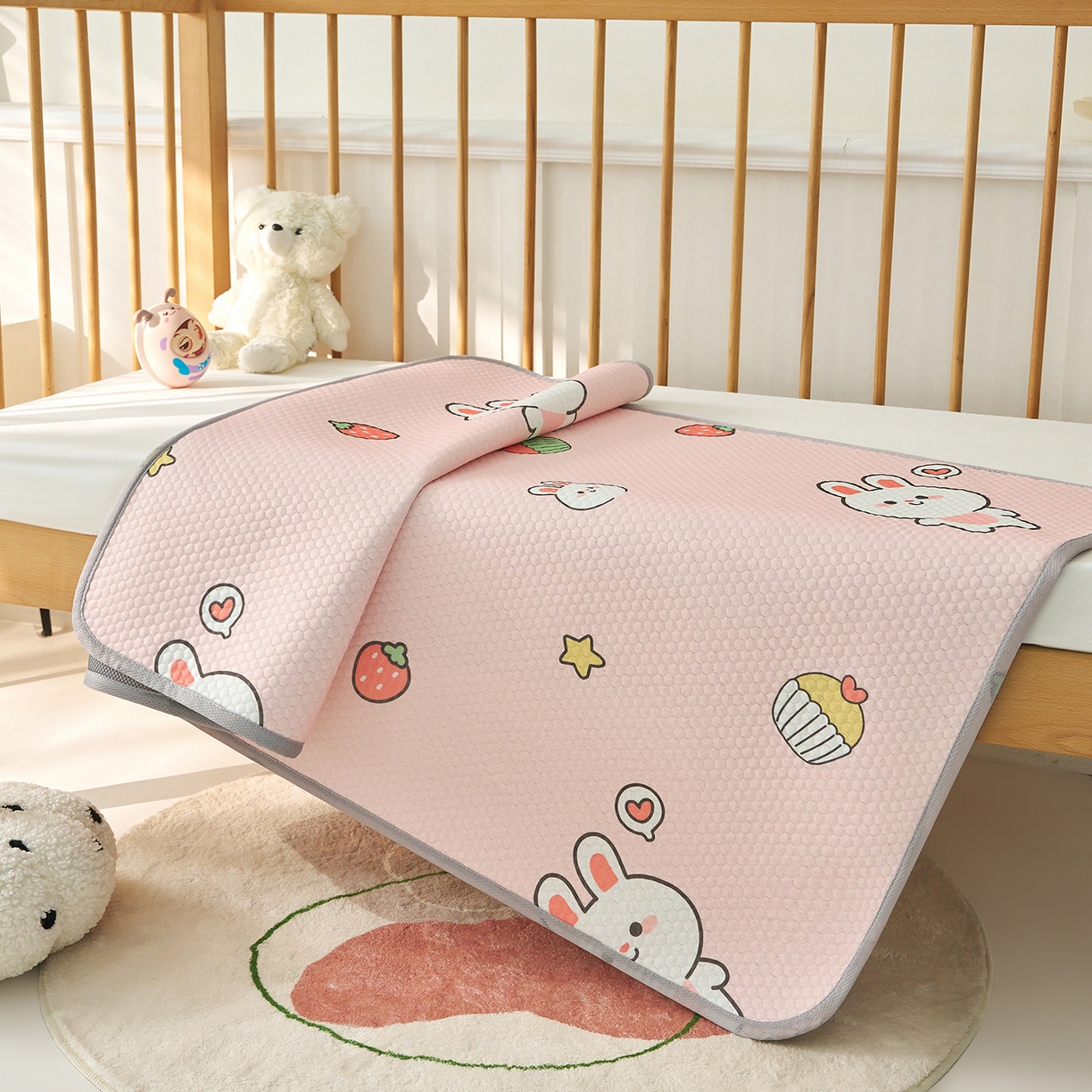 91家纺网 家纺一手货源 找家纺 （总）家品罗兰 2026新款A类母婴级卡通婴儿凉感冰豆豆凉席儿童新生小宝宝床幼儿园床拼接床冰丝席床单垫可机洗夏空调席