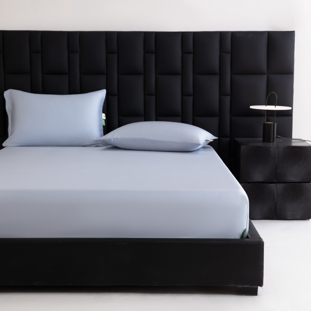 91家纺网 家纺一手货源 找家纺 眠博士 2026新款60S天丝莱赛尔纯色床笠-场景一 60S天丝床笠-黄昏蓝