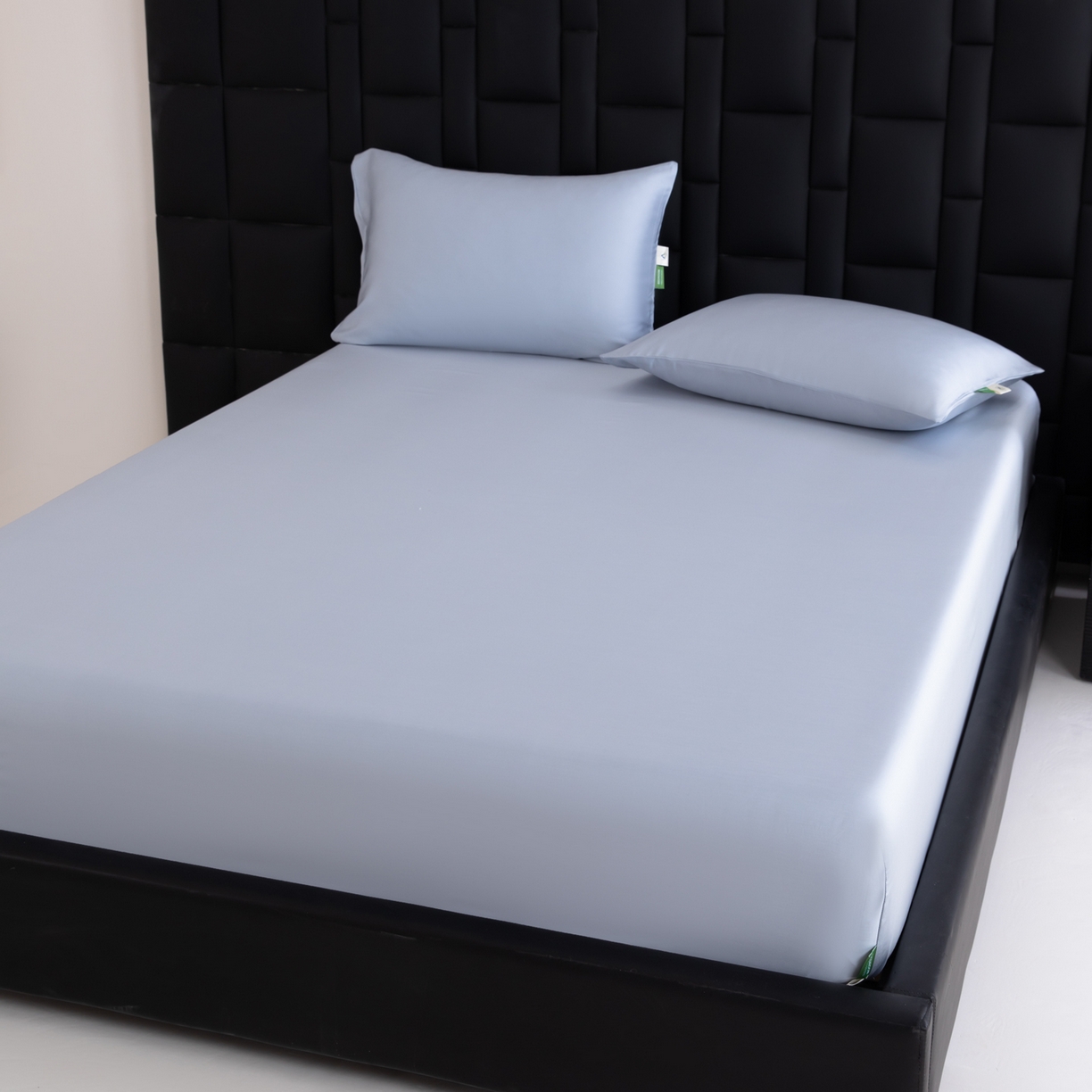 91家纺网 家纺一手货源 找家纺 眠博士 2026新款60S天丝莱赛尔纯色床笠-场景一 60S天丝床笠-黄昏蓝