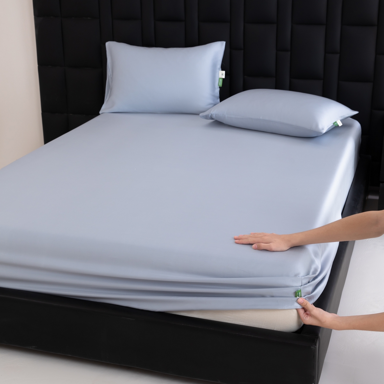 91家纺网 家纺一手货源 找家纺 眠博士 2026新款60S天丝莱赛尔纯色床笠-场景一 60S天丝床笠-黄昏蓝