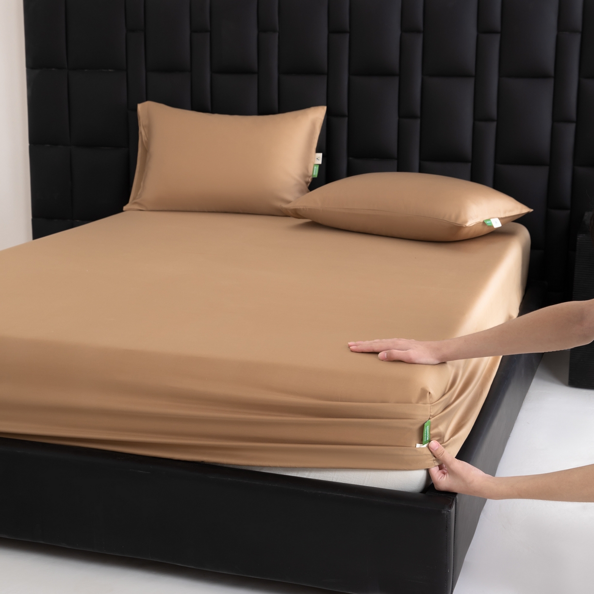 91家纺网 家纺一手货源 找家纺 眠博士 2026新款60S天丝莱赛尔纯色床笠-场景一 60S天丝床笠-金咖