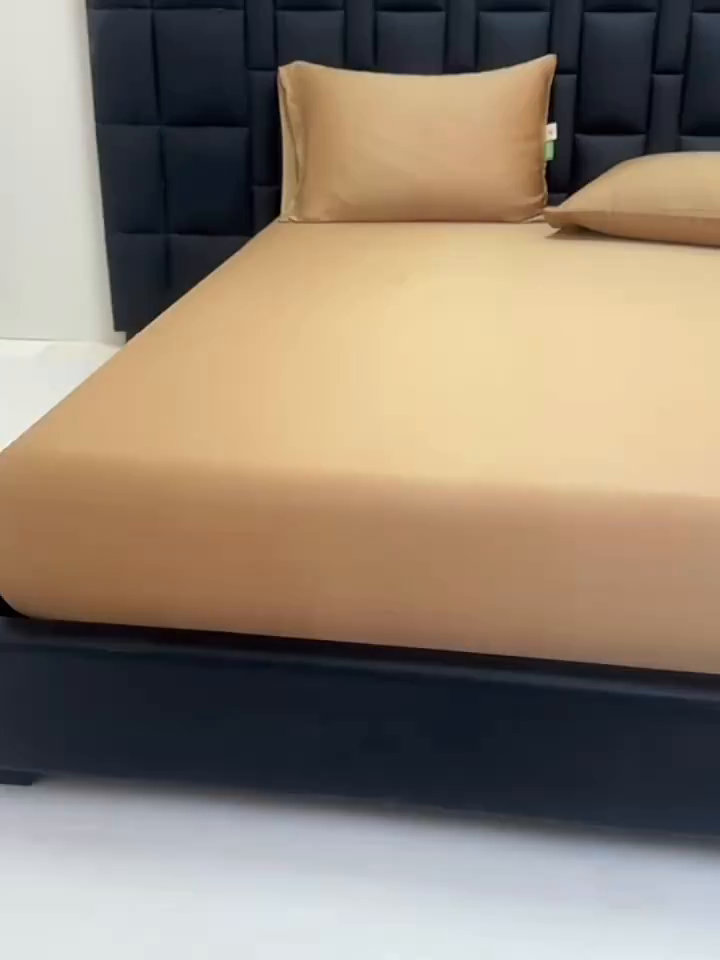 91家纺网 家纺一手货源 找家纺 眠博士 2026新款60S天丝莱赛尔纯色床笠-场景一 60S天丝床笠-金咖