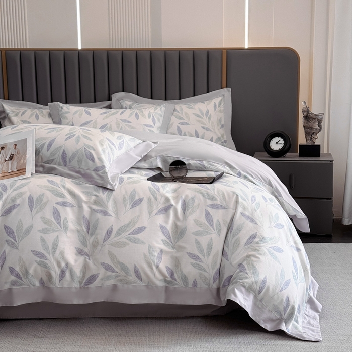 91家纺网 家纺一手货源 找家纺 乐蔻家纺 2026新款宽边数码精梳长绒棉纯棉四件套 叶眠 雾白