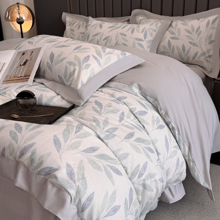 91家纺网 家纺一手货源 找家纺 乐蔻家纺 2026新款宽边数码精梳长绒棉纯棉四件套 叶眠 雾白