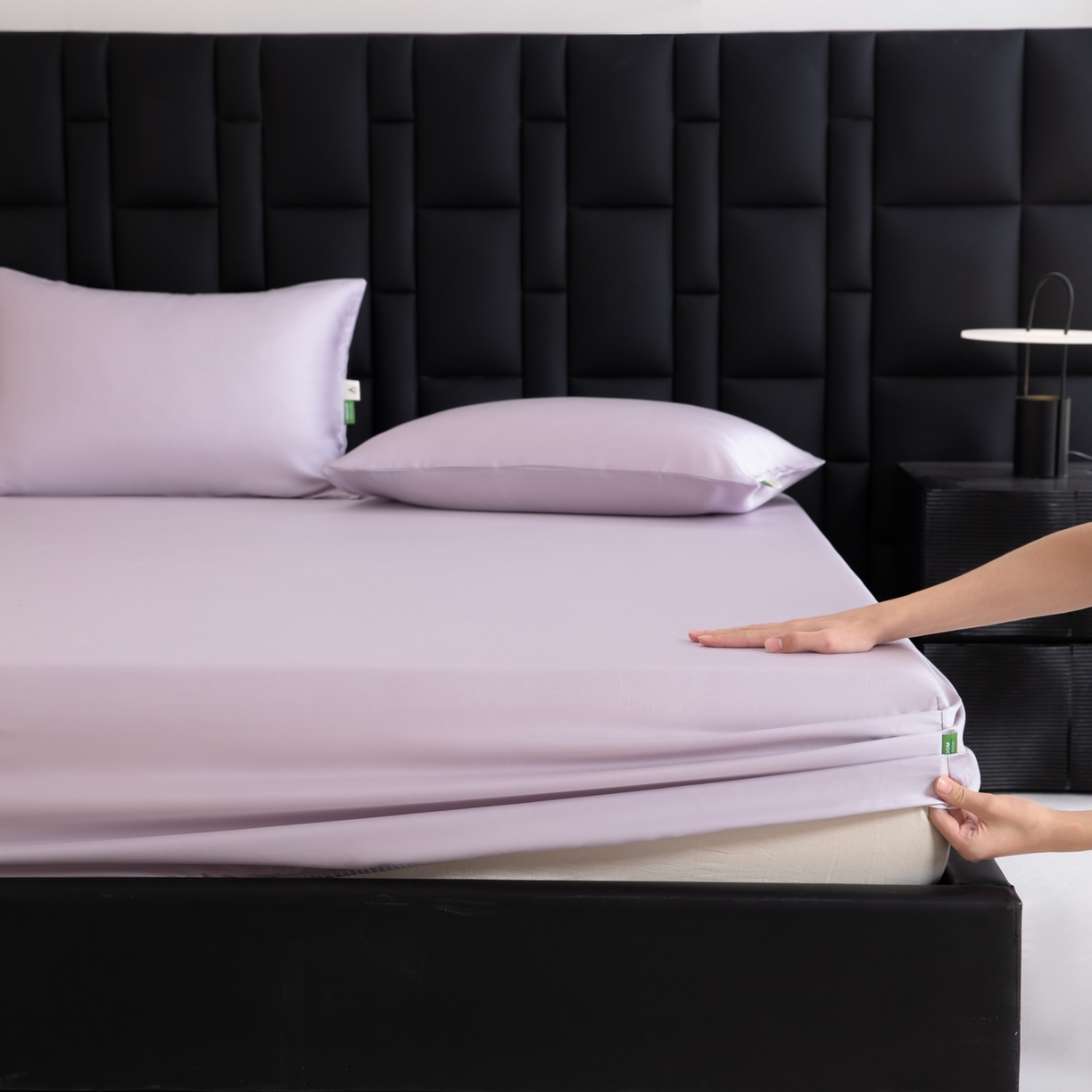 91家纺网 家纺一手货源 找家纺 眠博士 2026新款60S天丝莱赛尔纯色床笠-场景一 60S天丝床笠-迷香紫