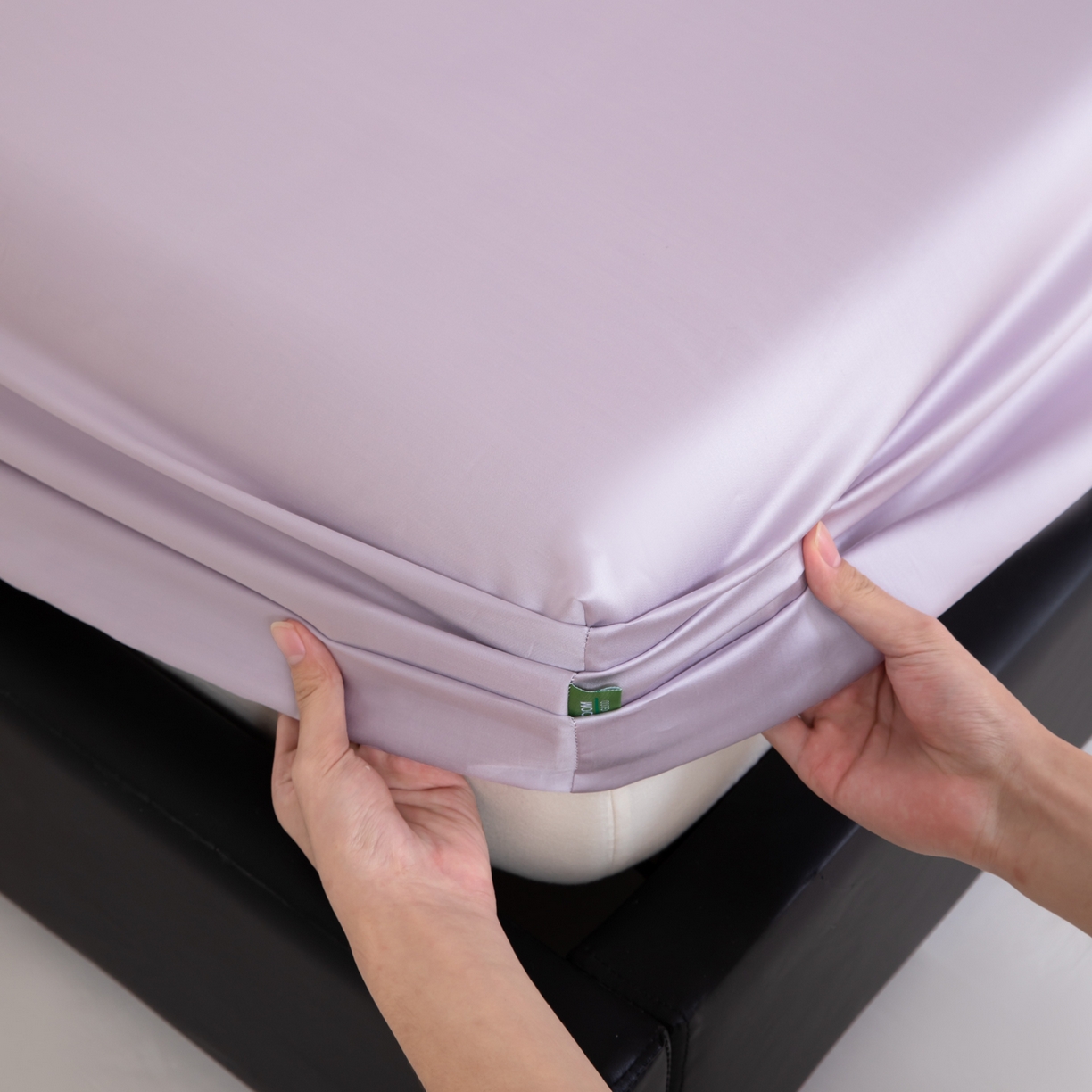 91家纺网 家纺一手货源 找家纺 眠博士 2026新款60S天丝莱赛尔纯色床笠-场景一 60S天丝床笠-迷香紫