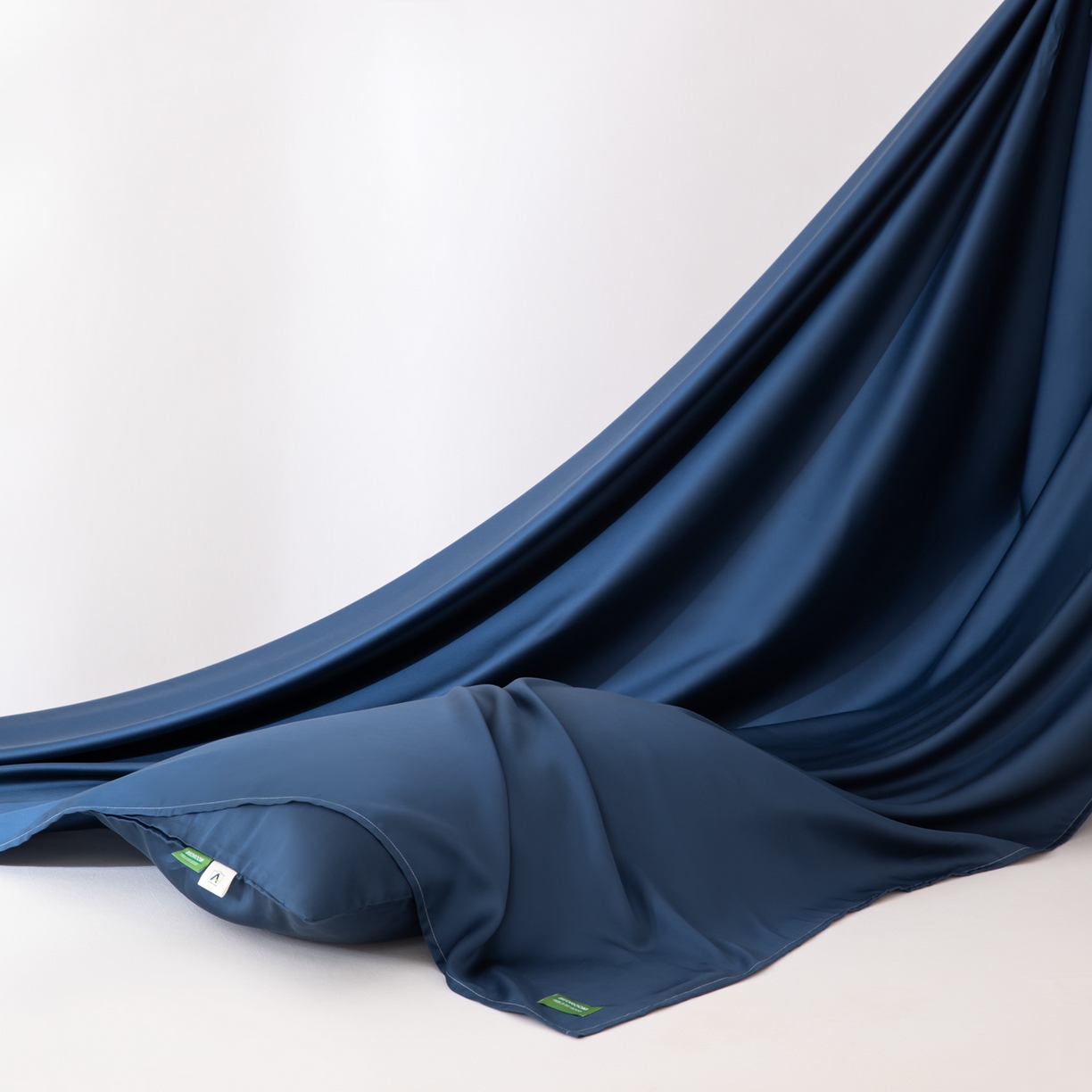 91家纺网 家纺一手货源 找家纺 眠博士 2026新款60S天丝莱赛尔纯色床笠-场景一 60S天丝床笠-米亚蓝