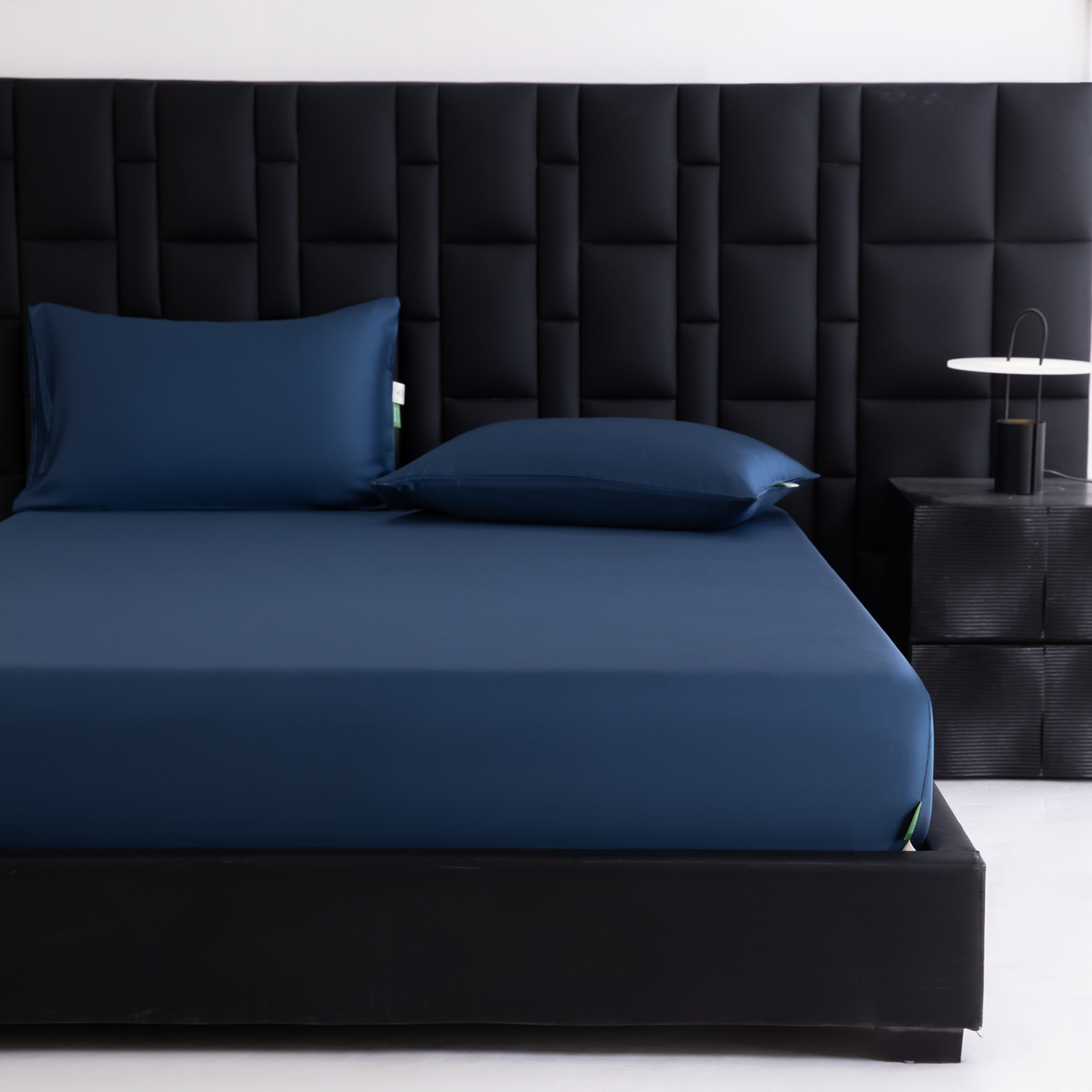 91家纺网 家纺一手货源 找家纺 眠博士 2026新款60S天丝莱赛尔纯色床笠-场景一 60S天丝床笠-米亚蓝