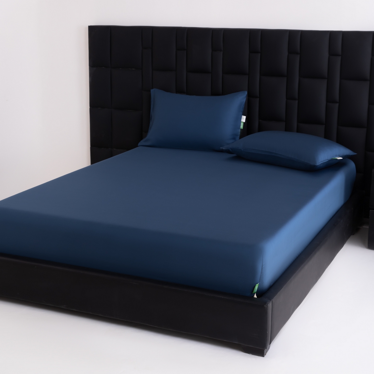 91家纺网 家纺一手货源 找家纺 眠博士 2026新款60S天丝莱赛尔纯色床笠-场景一 60S天丝床笠-米亚蓝