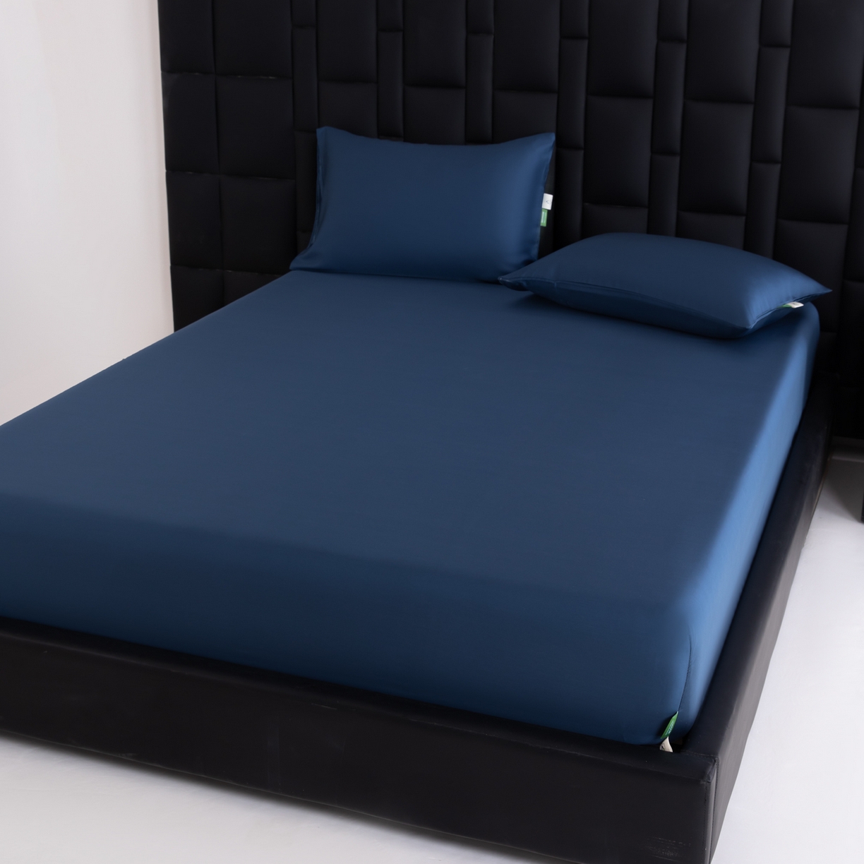 91家纺网 家纺一手货源 找家纺 眠博士 2026新款60S天丝莱赛尔纯色床笠-场景一 60S天丝床笠-米亚蓝