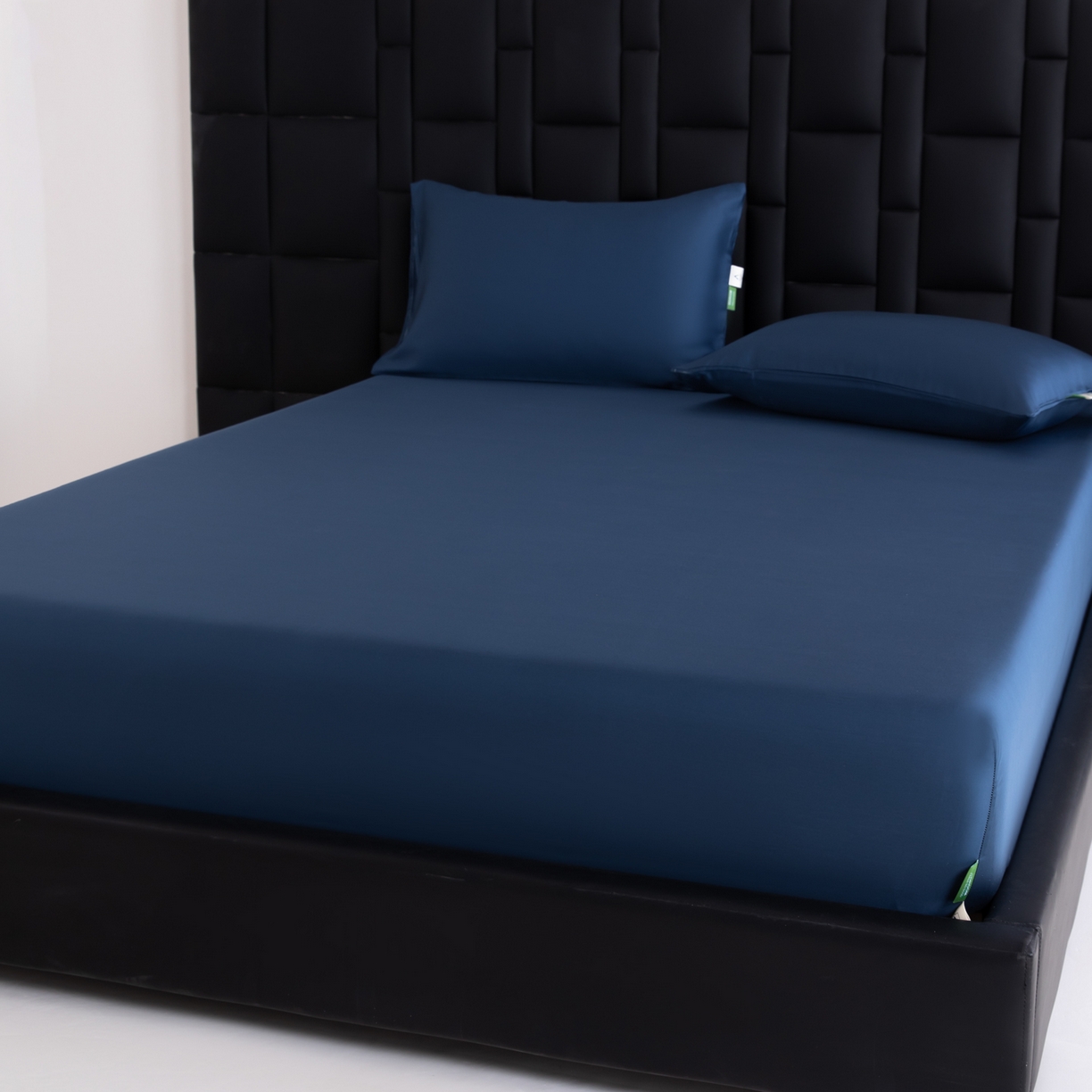 91家纺网 家纺一手货源 找家纺 眠博士 2026新款60S天丝莱赛尔纯色床笠-场景一 60S天丝床笠-米亚蓝