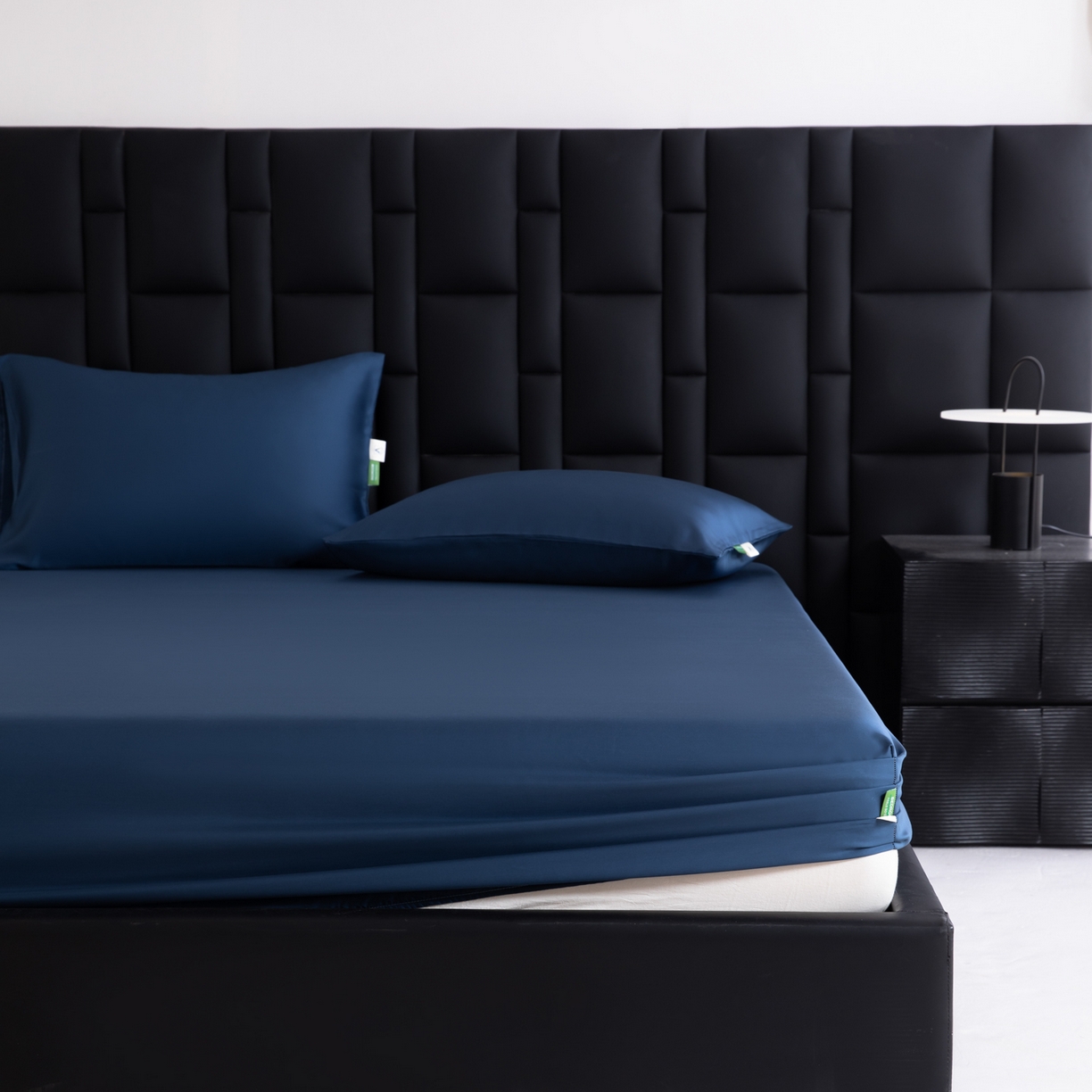 91家纺网 家纺一手货源 找家纺 眠博士 2026新款60S天丝莱赛尔纯色床笠-场景一 60S天丝床笠-米亚蓝