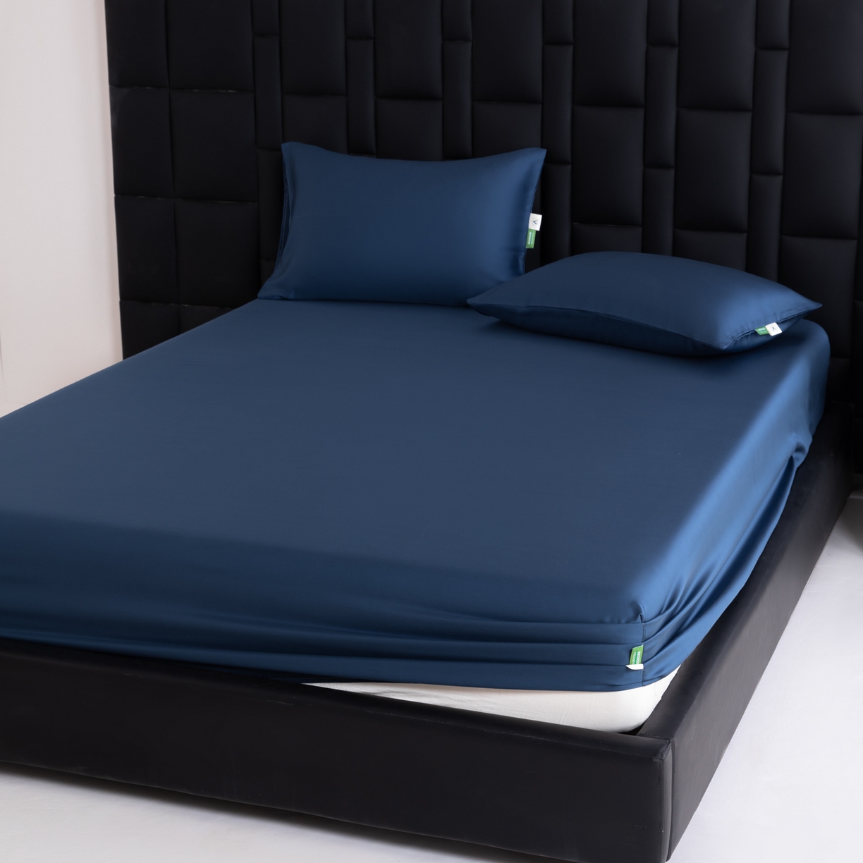 91家纺网 家纺一手货源 找家纺 眠博士 2026新款60S天丝莱赛尔纯色床笠-场景一 60S天丝床笠-米亚蓝