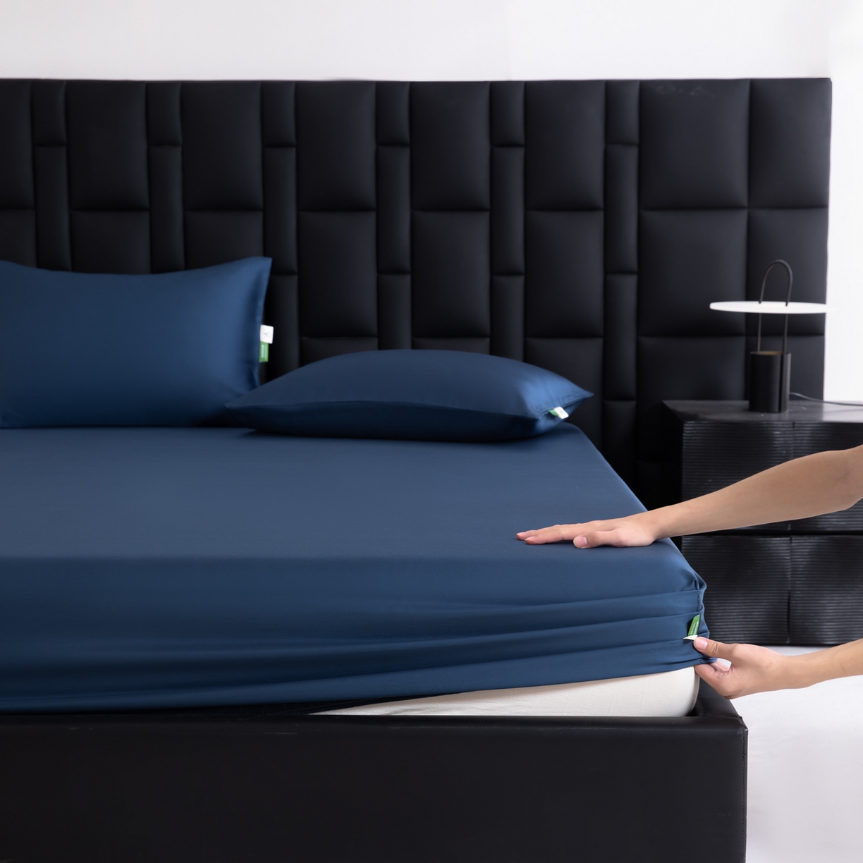 91家纺网 家纺一手货源 找家纺 眠博士 2026新款60S天丝莱赛尔纯色床笠-场景一 60S天丝床笠-米亚蓝